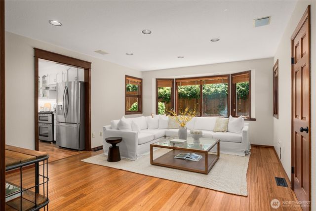 21016 NE 36th Street, Sammamish, WA 98074