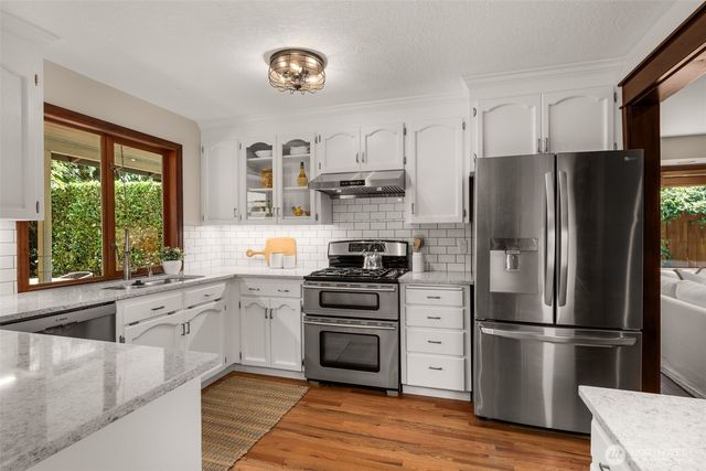 21016 NE 36th Street, Sammamish, WA 98074