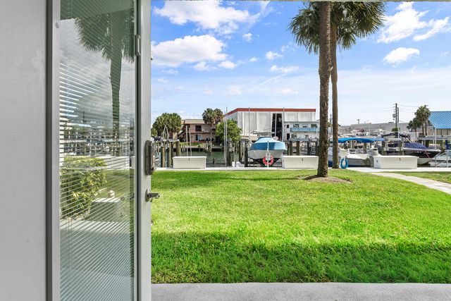 108 Paradise Harbour Boulevard 107, North Palm Beach, FL 33408