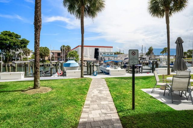 108 Paradise Harbour Boulevard 107, North Palm Beach, FL 33408