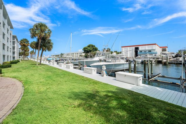 108 Paradise Harbour Boulevard 107, North Palm Beach, FL 33408