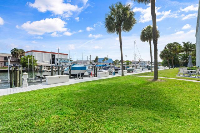 108 Paradise Harbour Boulevard 107, North Palm Beach, FL 33408