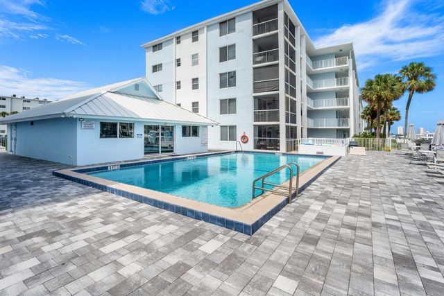108 Paradise Harbour Boulevard 107, North Palm Beach, FL 33408