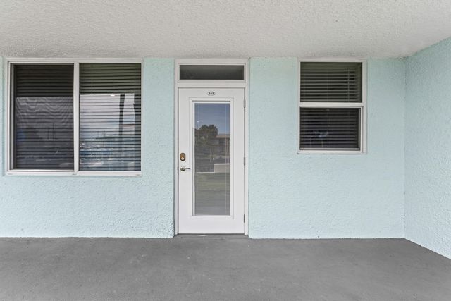 108 Paradise Harbour Boulevard 107, North Palm Beach, FL 33408