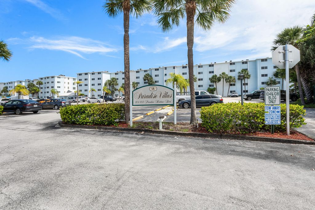 108 Paradise Harbour Boulevard 107, North Palm Beach, FL 33408