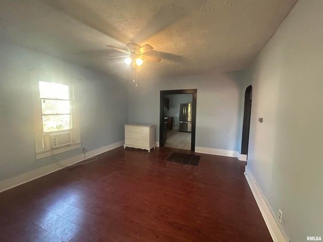 203 W 12TH Street, Metropolis, IL 62960