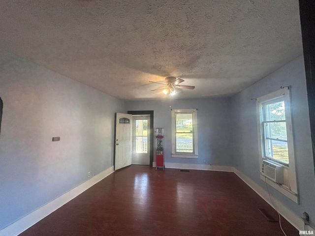 203 W 12TH Street, Metropolis, IL 62960