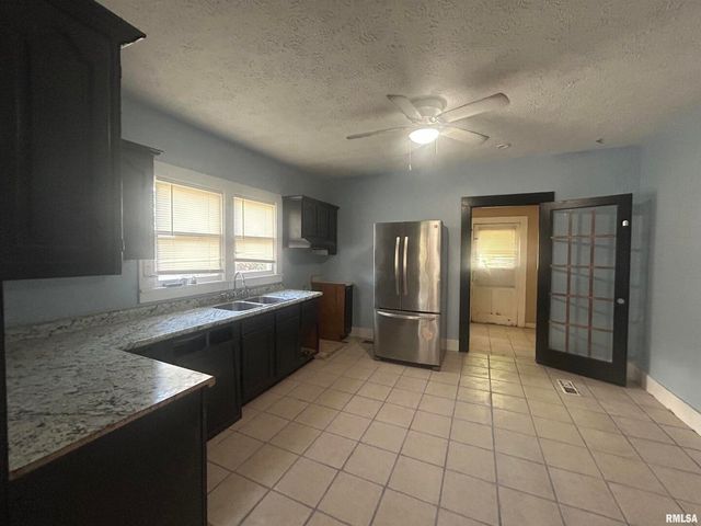 203 W 12TH Street, Metropolis, IL 62960