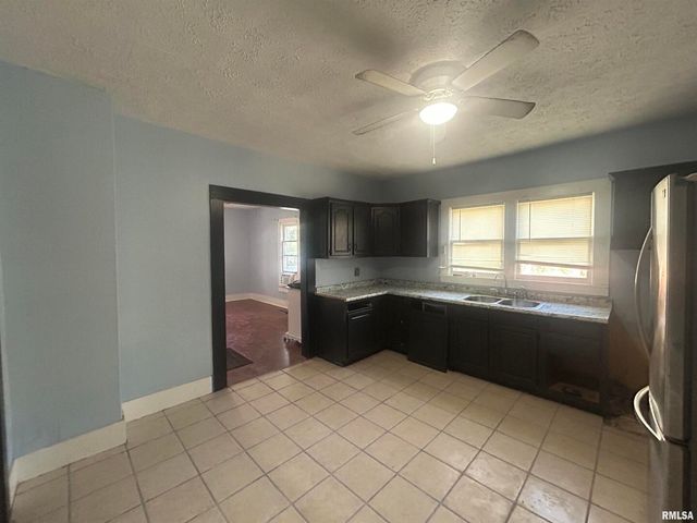 203 W 12TH Street, Metropolis, IL 62960