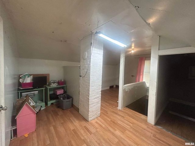 203 W 12TH Street, Metropolis, IL 62960