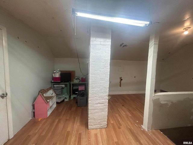 203 W 12TH Street, Metropolis, IL 62960