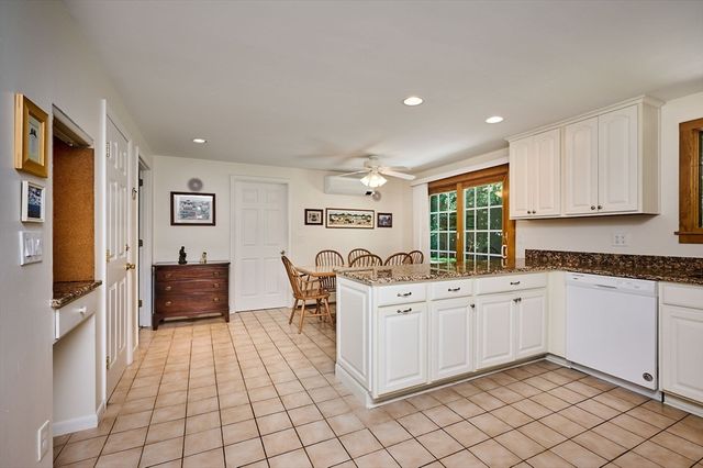 65 Blackberry Lane, Northampton, MA 01060