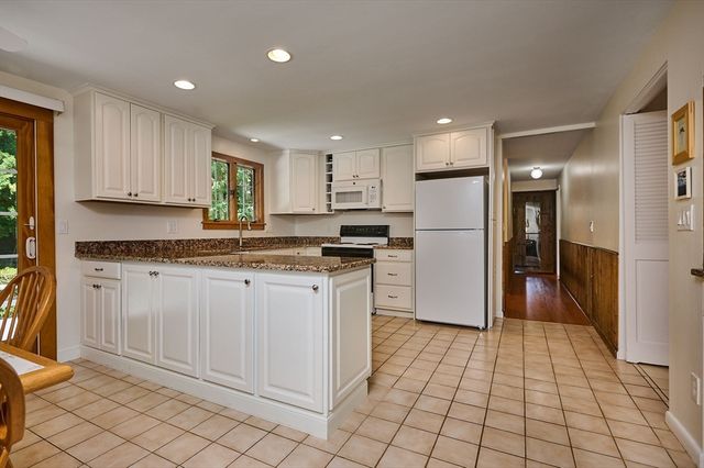 65 Blackberry Lane, Northampton, MA 01060