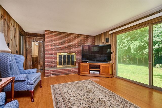 65 Blackberry Lane, Northampton, MA 01060