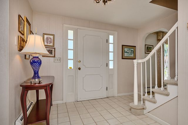65 Blackberry Lane, Northampton, MA 01060