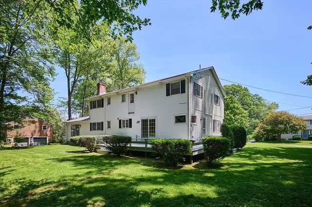 65 Blackberry Lane, Northampton, MA 01060
