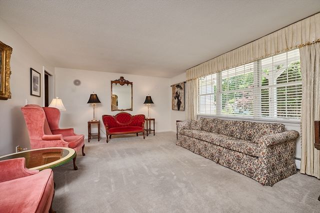 65 Blackberry Lane, Northampton, MA 01060
