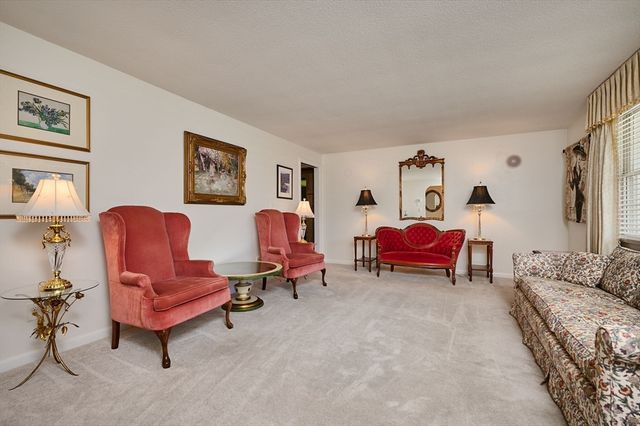 65 Blackberry Lane, Northampton, MA 01060