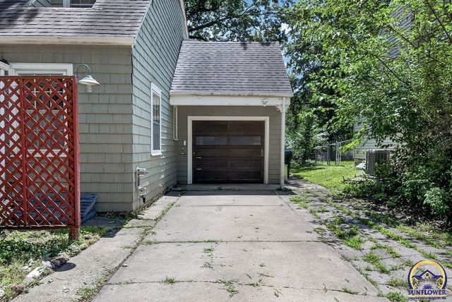 3115 SW 11th ST, Topeka, KS 66604
