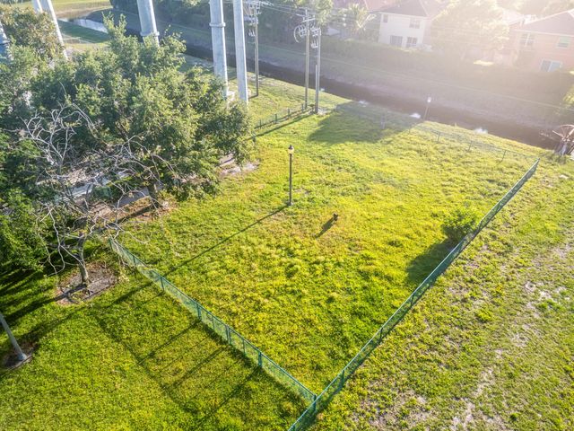 3611 36th Way, West Palm Beach, FL 33407