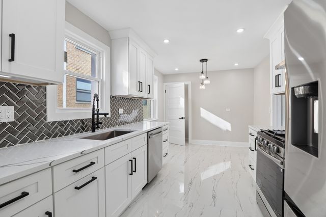 5547 N California Avenue, Chicago, IL 60625