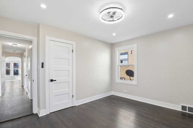 5547 N California Avenue, Chicago, IL 60625