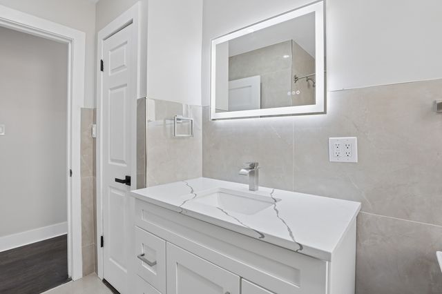 5547 N California Avenue, Chicago, IL 60625