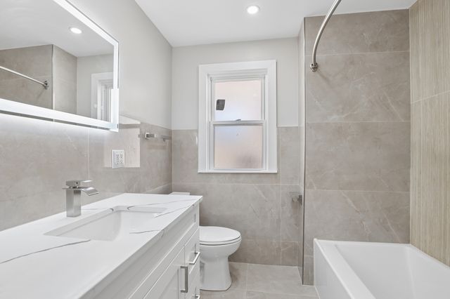 5547 N California Avenue, Chicago, IL 60625