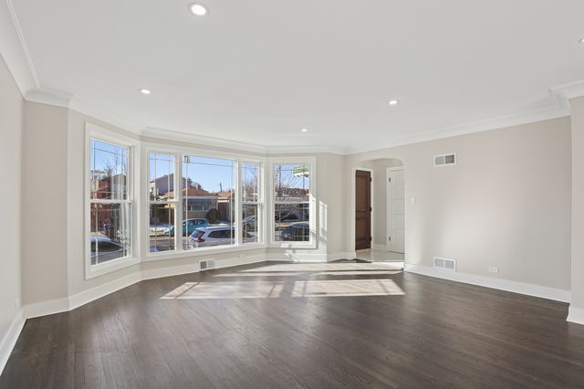 5547 N California Avenue, Chicago, IL 60625