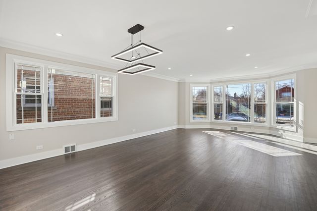 5547 N California Avenue, Chicago, IL 60625