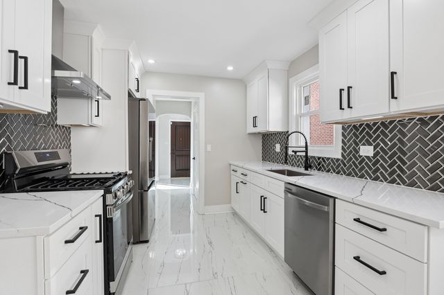 5547 N California Avenue, Chicago, IL 60625