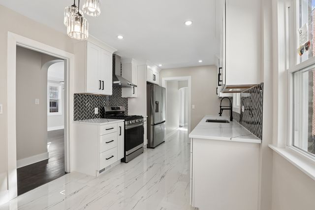 5547 N California Avenue, Chicago, IL 60625