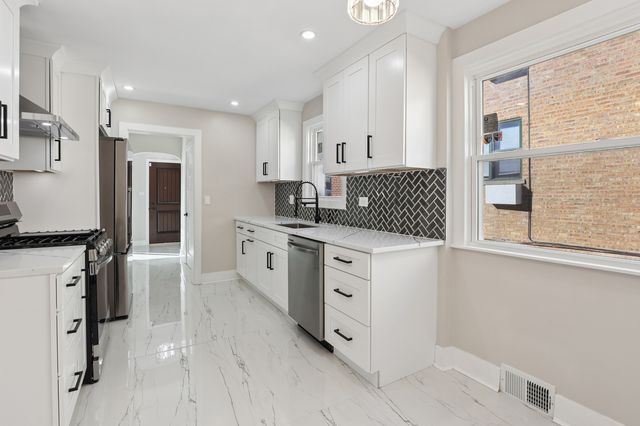 5547 N California Avenue, Chicago, IL 60625