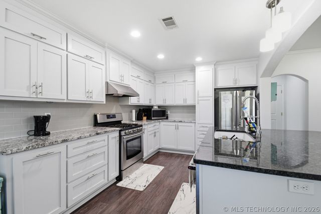 2702 Highwood Drive, Claremore, OK 74017