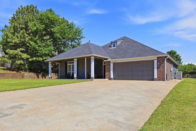 2702 Highwood Drive, Claremore, OK 74017
