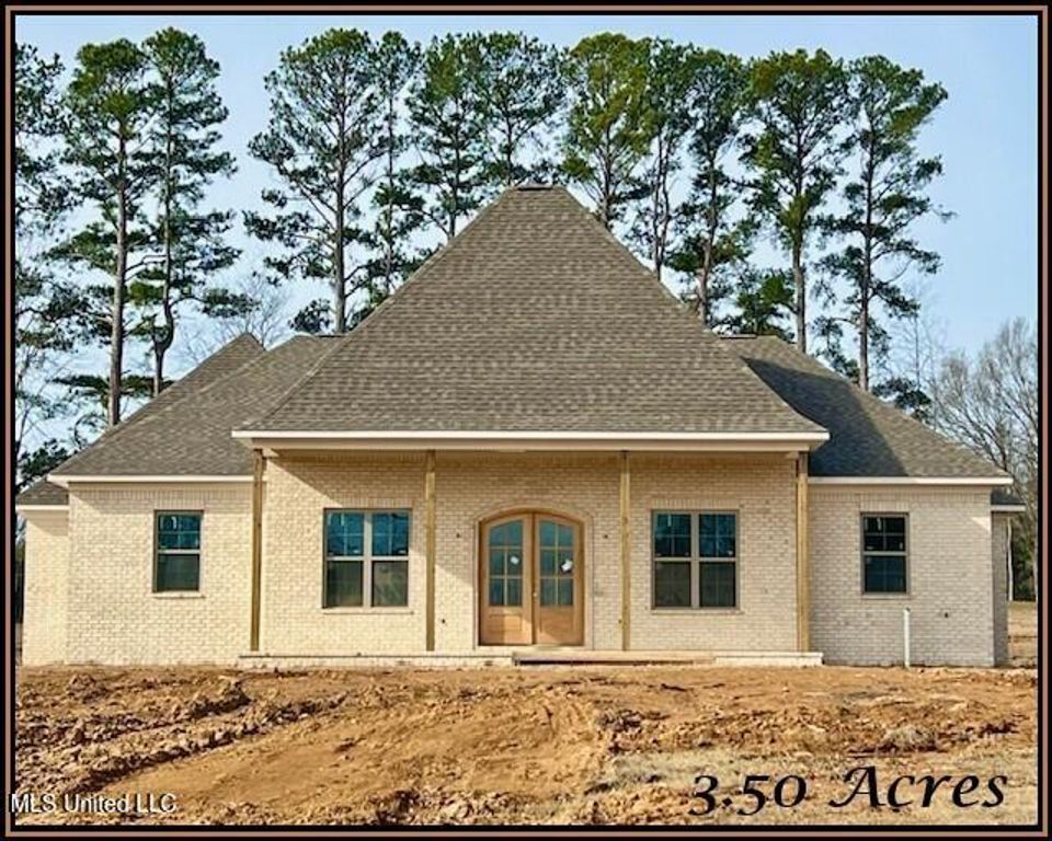 209 Dogwood Lane, Batesville, MS 38606