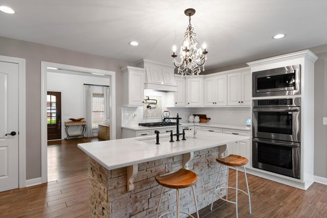 1033 Kacie Dr, Pleasant View, TN 37146