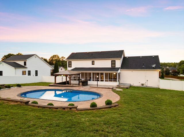 1033 Kacie Dr, Pleasant View, TN 37146