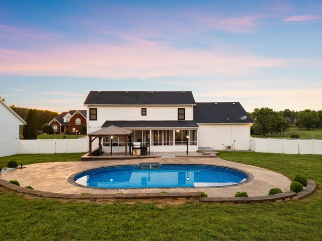 1033 Kacie Dr, Pleasant View, TN 37146