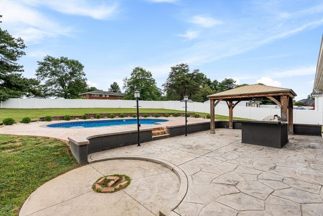 1033 Kacie Dr, Pleasant View, TN 37146