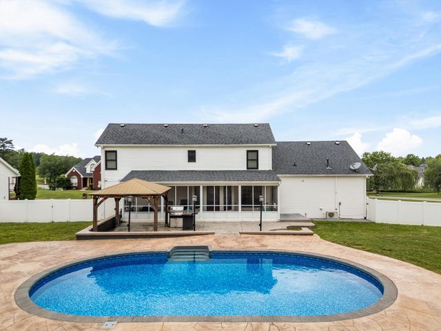1033 Kacie Dr, Pleasant View, TN 37146