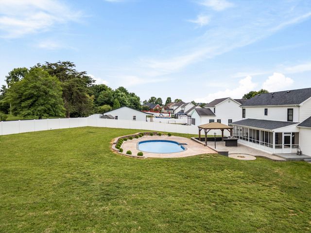 1033 Kacie Dr, Pleasant View, TN 37146