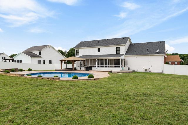 1033 Kacie Dr, Pleasant View, TN 37146