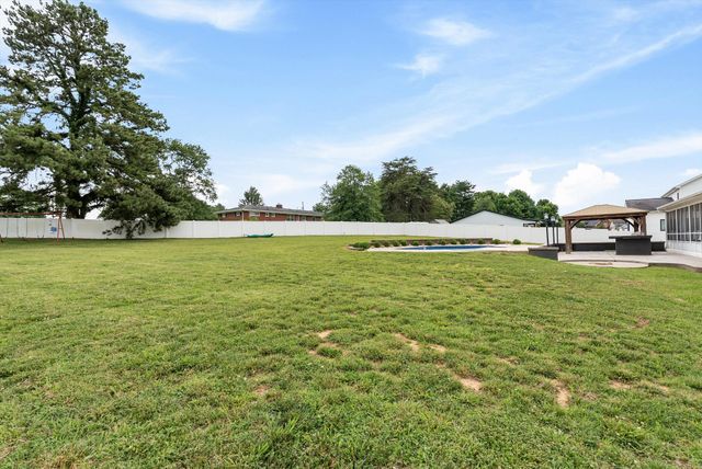 1033 Kacie Dr, Pleasant View, TN 37146