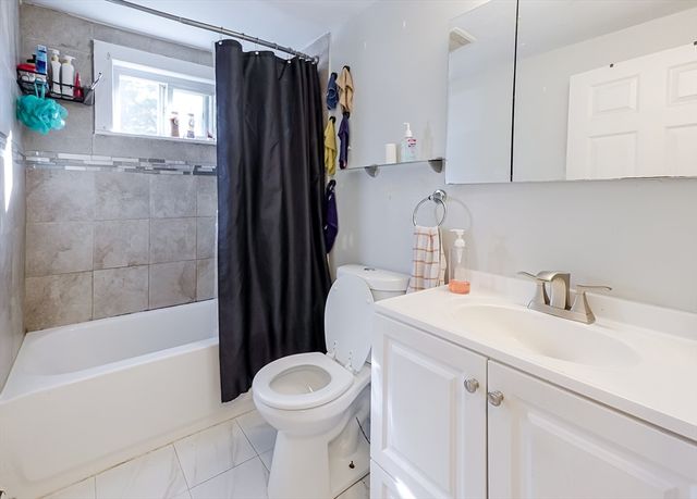 5 Oliver St, Randolph, MA 02368