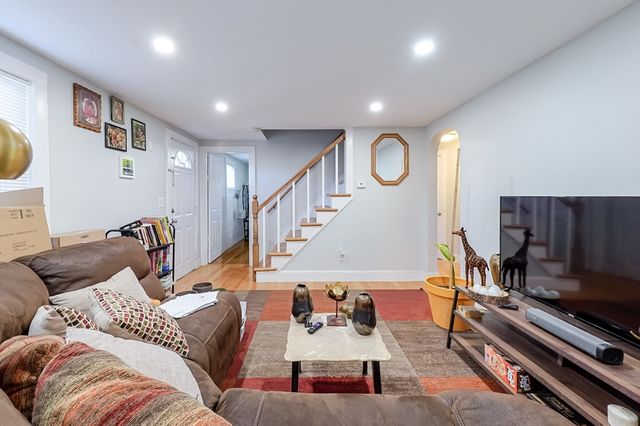 5 Oliver St, Randolph, MA 02368