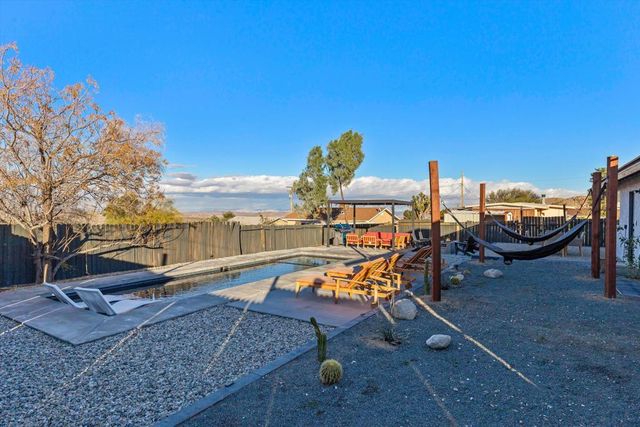 61664 Crest Circle Drive, Joshua Tree, CA 92252