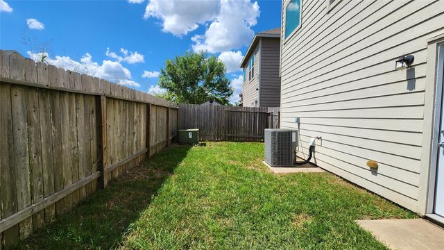 9346 Valley Tree Lane, Houston, TX 77089