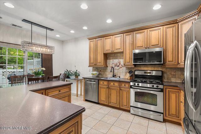 8 Fells Drive, Manalapan, NJ 07726