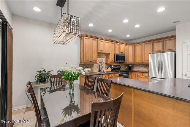 8 Fells Drive, Manalapan, NJ 07726